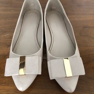 Gorgeous classic flats